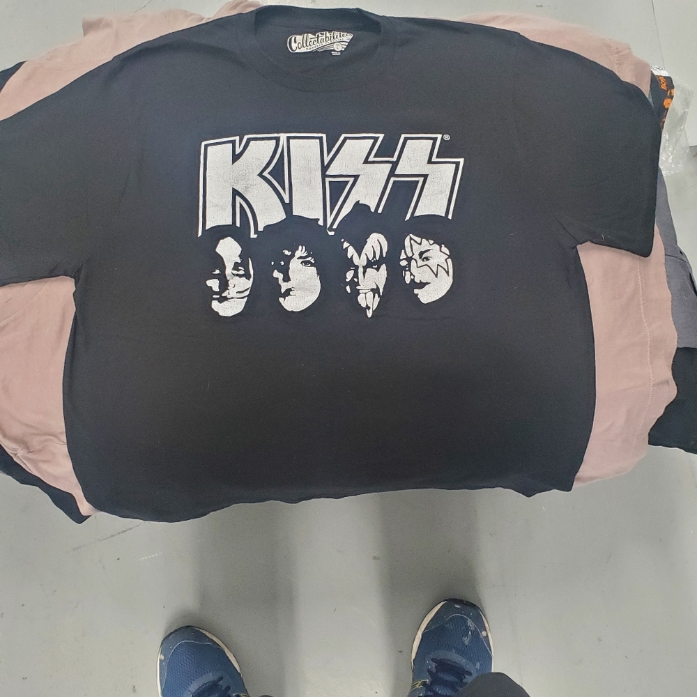 KISS T-shirt.